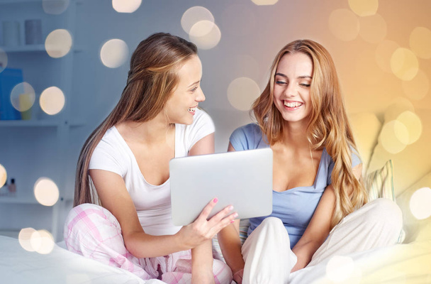happy friends or teen girls with tablet pc at home - Fotografie, Obrázek
