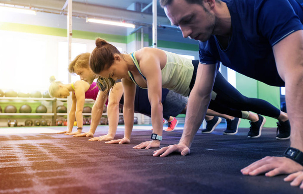 group of people exercising in gym - Fotografie, Obrázek