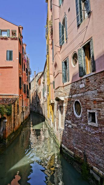 Wąski kanał Wenecji  - Zdjęcie, obraz