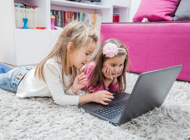 Gyermekek technológia Laptop - Fotó, kép
