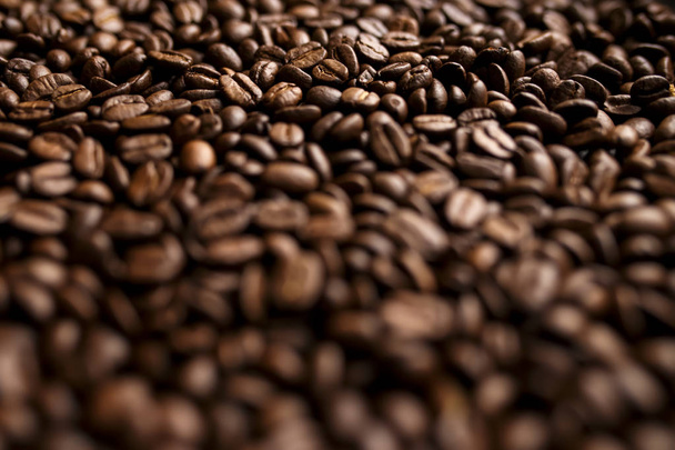 Roasted coffee beans background. Abstract texture pattern - Foto, immagini