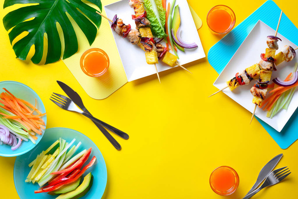 ハワイアン チキン グリル串焼き夏食品コンセプト - 写真・画像