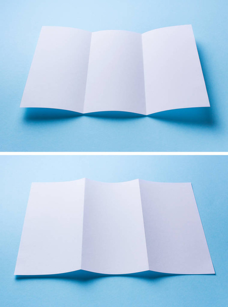 Folleto en blanco tríptico folleto en papel blanco maqueta sobre fondo azul
 - Foto, imagen