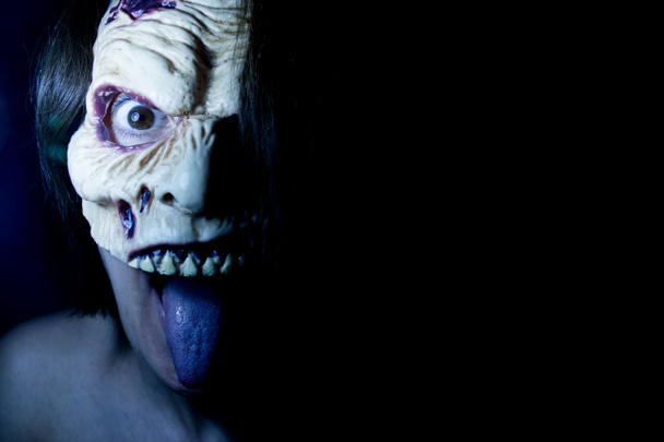 Kobieta zombie z dead living maska - Zdjęcie, obraz