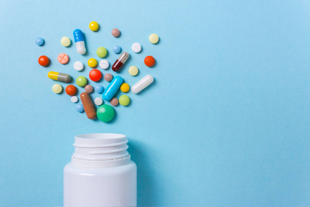 Médicament pharmaceutique assorti pilules, comprimés et capsules et
 - Photo, image
