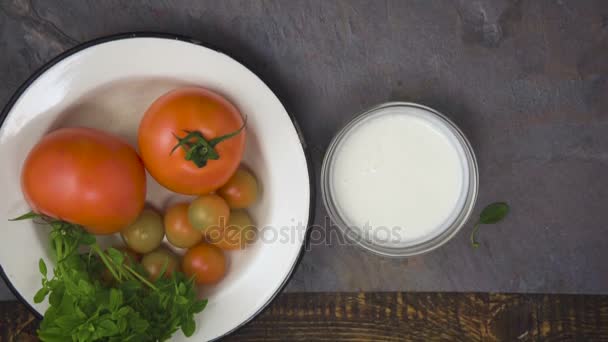 Ingredients for pizza Margarita, tomatoes and mozzarella. Video - Filmmaterial, Video