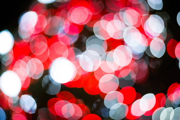 Kırmızı ve beyaz bulanık ışık bokeh arka plan kaplaması için soyut. Yıldönümü ve kutlama kavramı. Yeni yıl ve Noel Tema - Fotoğraf, Görsel