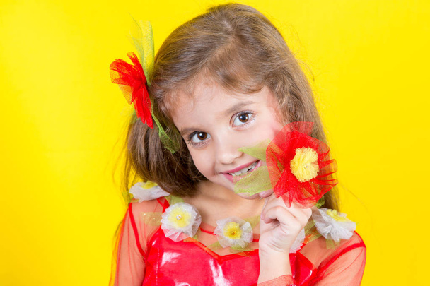 Красивая маленькая счастливая девочка
 - Фото, изображение