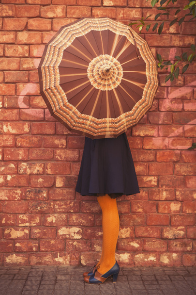 Mulher e guarda-chuva
 - Foto, Imagem