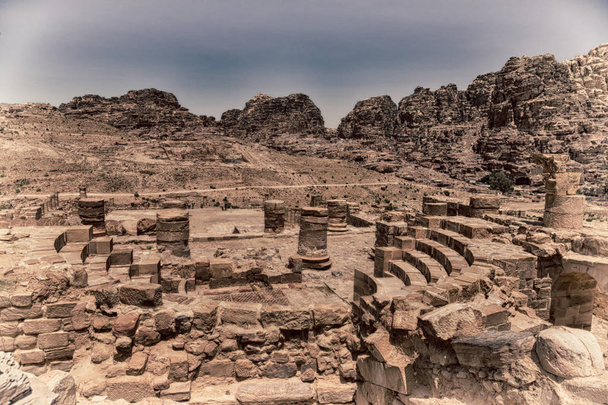 in petra jordan die antike straße voller säulen und architekturerbe - Foto, Bild