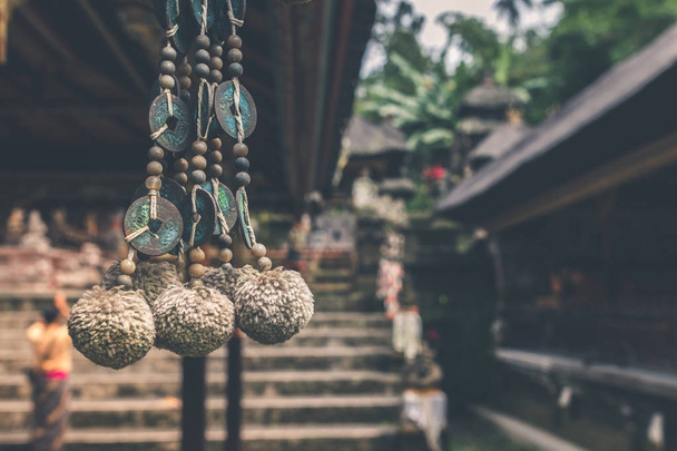 Bali dili bir tapınak Budizm Hinduizm aksesuar. Bali Adası, Endonezya. - Fotoğraf, Görsel
