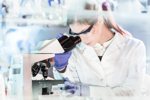 Female health care researchers working in scientific laboratory. - Foto, immagini