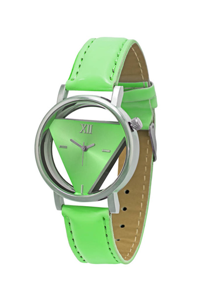 Стильные оригинальные хромированные металлические женские наручные часы с зеленым треугольным циферблатом и кожаным стежком браслета, изолированные на белом фоне, логотипы удалены. Свободное место для логотипа и текста
 - Фото, изображение