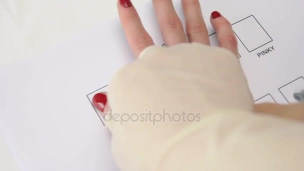 Kadınların özel bir form içinde bir parmak izi - Video, Çekim
