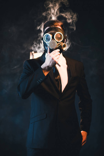 man gas mask smoking influence health hazard - Foto, immagini