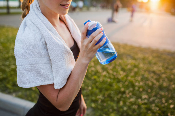 short break sport training outdoor vitamin drink - Φωτογραφία, εικόνα