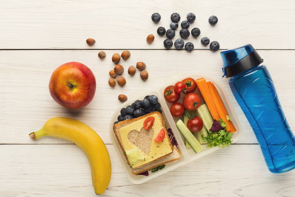 Cajas de almuerzo para niños. Snack saludable para la cena escolar
 - Foto, Imagen
