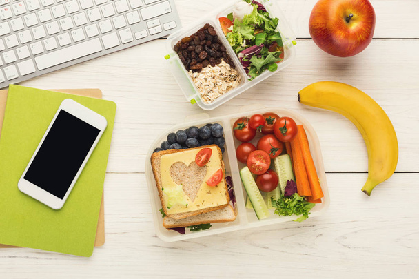 Healthy dinner from lunch box at office working table - Foto, Imagem