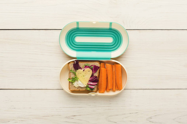 Lunchbox voor gezonde take away diner - Foto, afbeelding