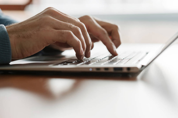 typing courses laptop keyboard improve training - Fotografie, Obrázek