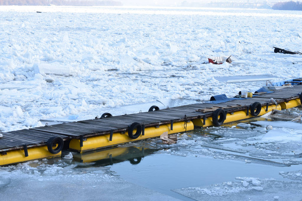 Donmuş nehir tekneleri  - Fotoğraf, Görsel