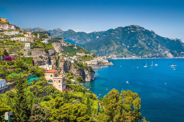 Malebný pohled na pobřeží Amalfi, Kampánie, Itálie - Fotografie, Obrázek