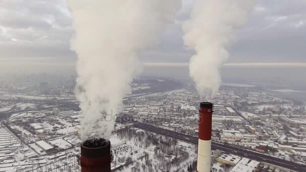 Μονάδα παραγωγής ενέργειας άνθρακα που εκπέμπουν διοξείδιο του άνθρακα ρύπανσης από τα φουγάρα - Πλάνα, βίντεο