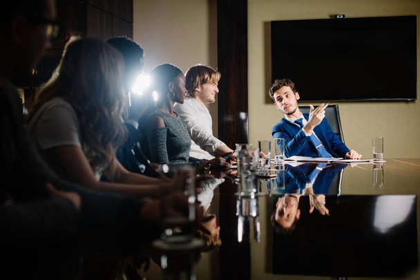 Team leader talking with coworkers in modern office - Foto, afbeelding