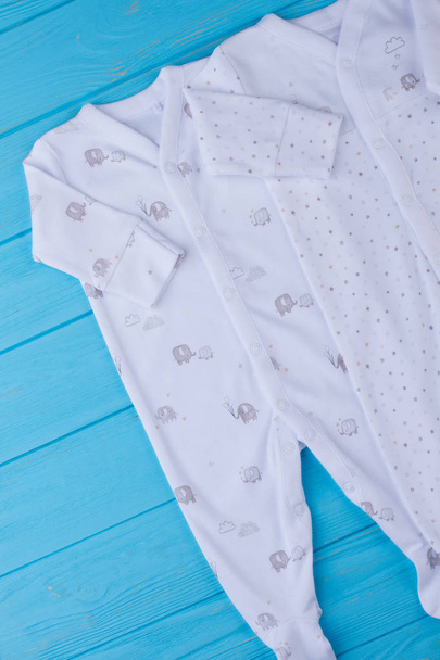 Baby footed slaper pyjama. - Foto, afbeelding