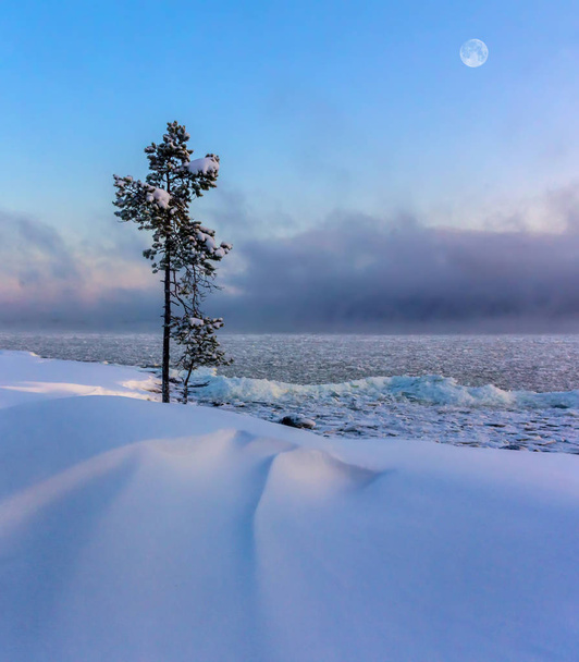 Before sunrise. lake Ladoga. Karelia. January 2018.  Invited to tour in the winter of Karelia - 写真・画像