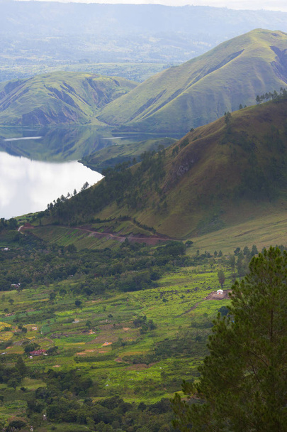 Vue paysage sur le lac Toba, île de Sumatra, Indonésie
 - Photo, image