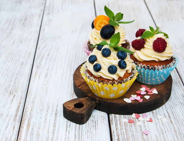 Cupcakes with fresh berries - Photo, Image
