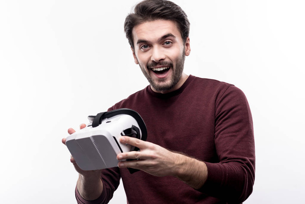 Cheerful man posing with his new VR headset - Foto, Imagem