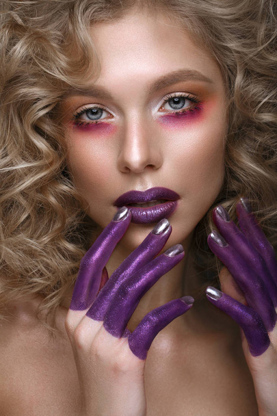 Beautiful blonde girl with curls and art creative make-up. Beauty face. - Foto, immagini