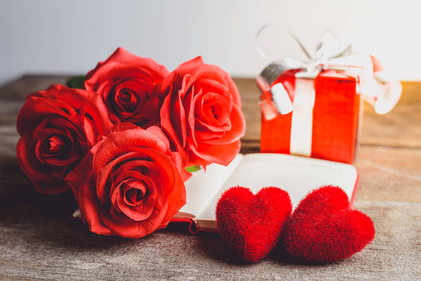 Red roses, red heart, notebook and gift box on a wooden backgrou - Foto, imagen