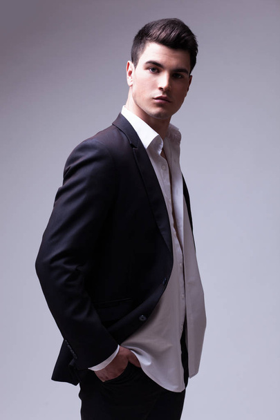 handsome man wearing suit - Valokuva, kuva