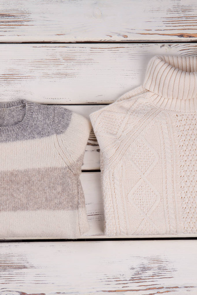 Бежевые пуловеры ручной работы
 - Фото, изображение