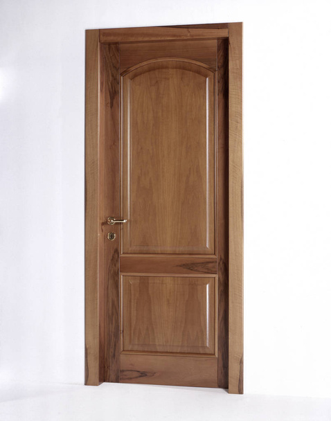 Ξύλινη πόρτα από το εσωτερικό σπίτι - Φωτογραφία, εικόνα