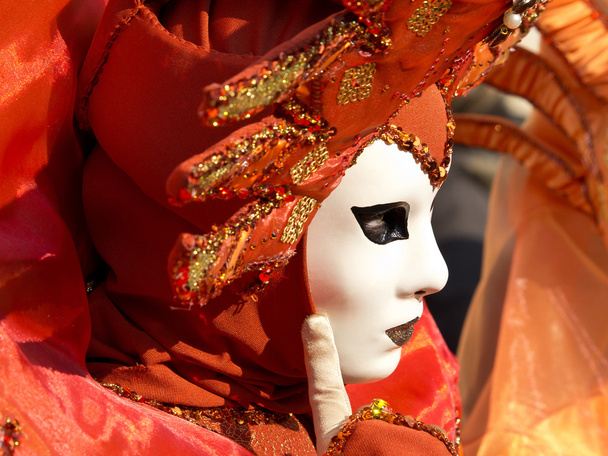 máscara vermelha
 - Foto, Imagem
