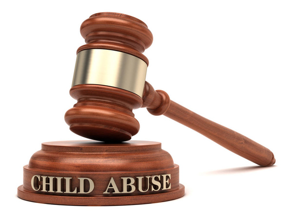 Testo di abusi sui bambini sul blocco audio e sul martelletto
 - Foto, immagini