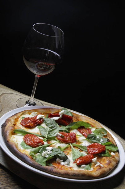 pizza with dried tomatoes and basil leaves - Foto, Imagem
