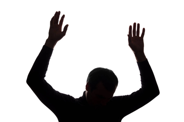 Jeune homme levant les yeux avec espoir et demande - silhouette d'une vue latérale
 - Photo, image