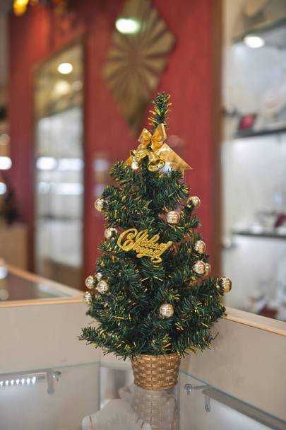 Decoratie van commerciële panden voor Kerstmis. - Foto, afbeelding
