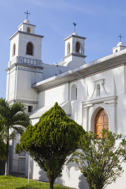 Iglesia Nuestra Señora de la Asunción en Ahuachapan. Ahuachapan, Ahuachapan, El Salvador
. - Foto, Imagen