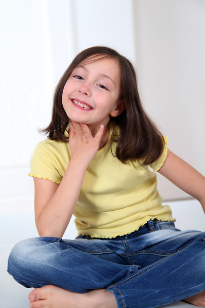 Portrait of smiling little girl - Foto, Imagen