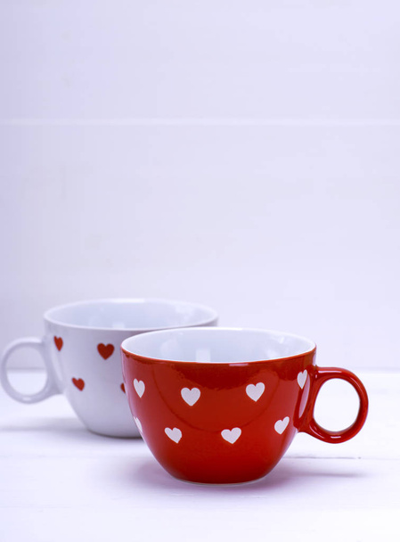 duas canecas de cerâmica vazias para café
  - Foto, Imagem