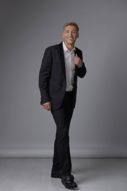 Portrait full length man in formal wear - Fotó, kép