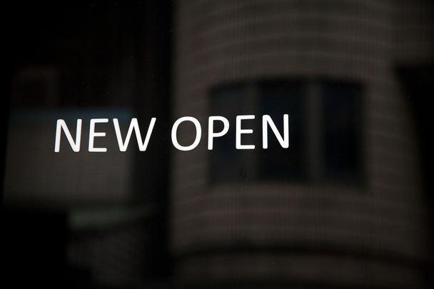 κατάστημα νέα πινακίδα "ανοιχτά" - Φωτογραφία, εικόνα