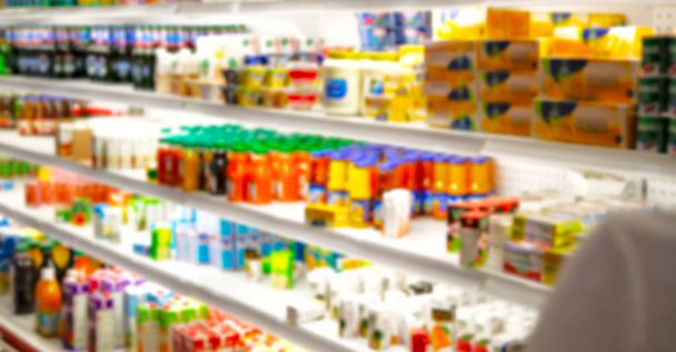 lleno de colores difuminados en el supermercado como concepto de fondo de compras
 - Foto, Imagen