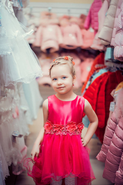 Little girl and new clothes - Foto, Bild